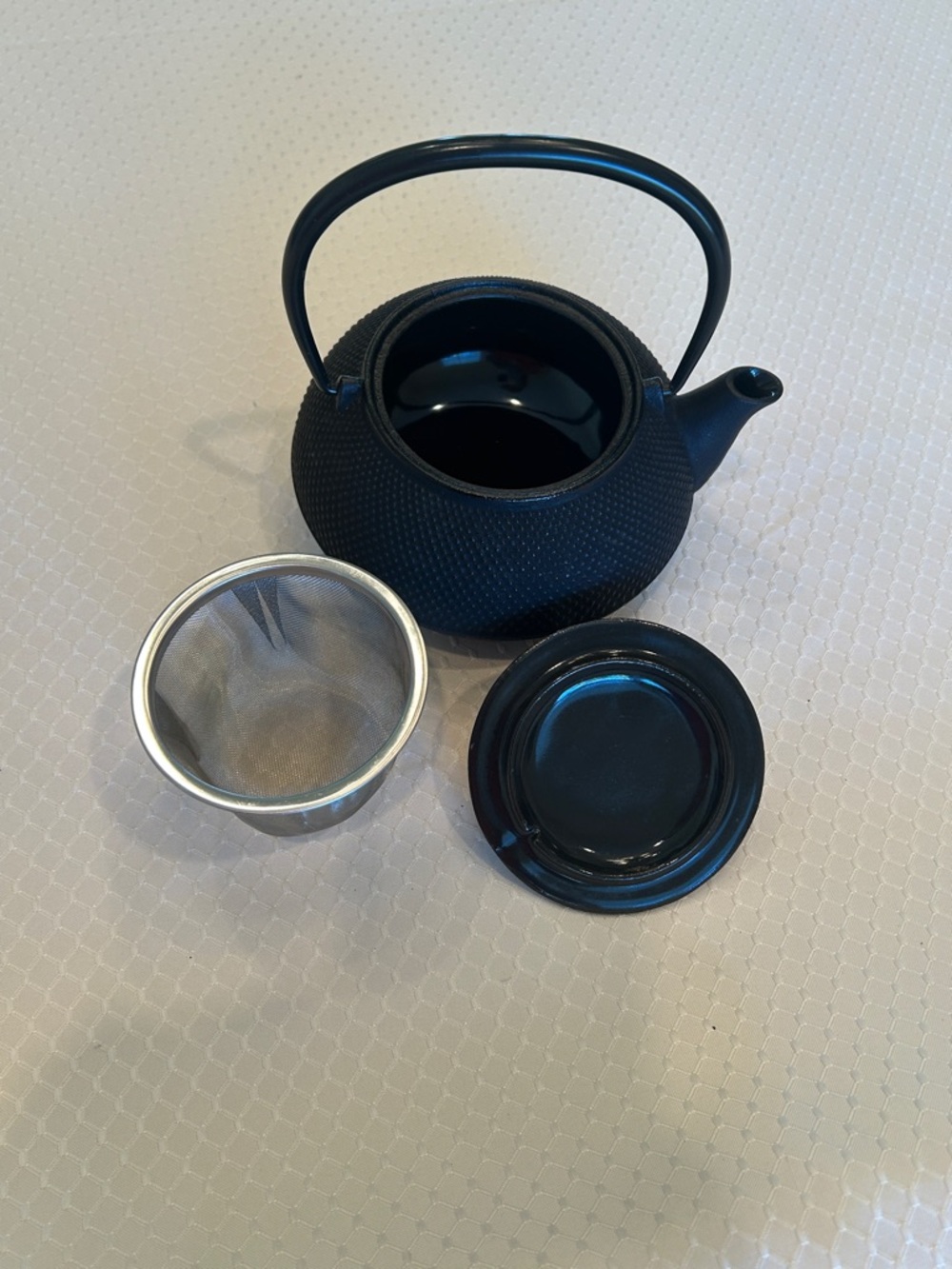 IWACHU Tetsubin Kuro 3-Arare
Black Hobnail Cast Iron Teapot with Trivet - Picture 4 of 13